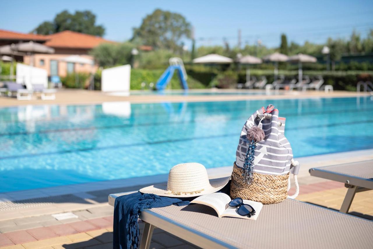Villaggio Il Girasole Фоллоніка Екстер'єр фото