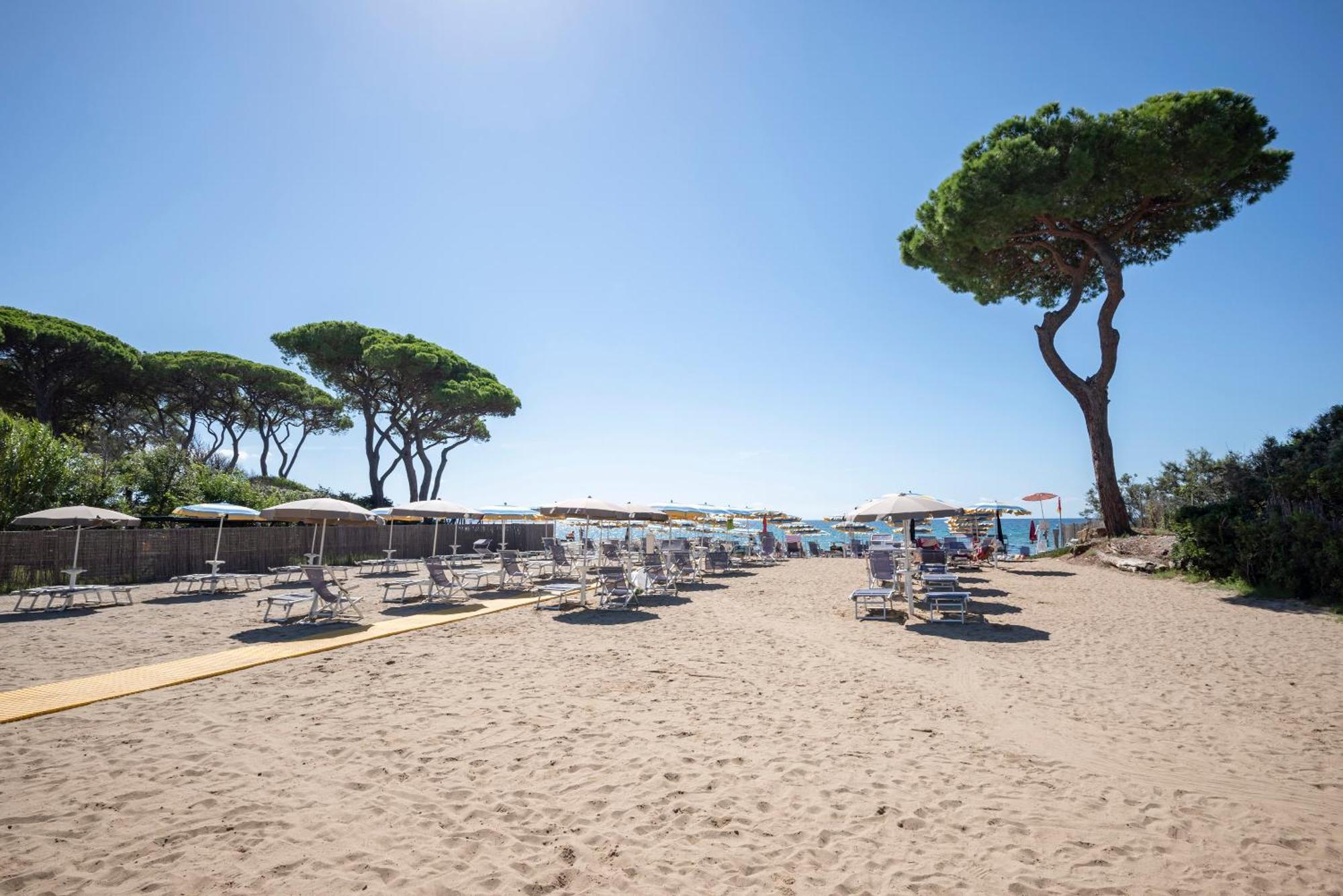 Villaggio Il Girasole Фоллоніка Екстер'єр фото