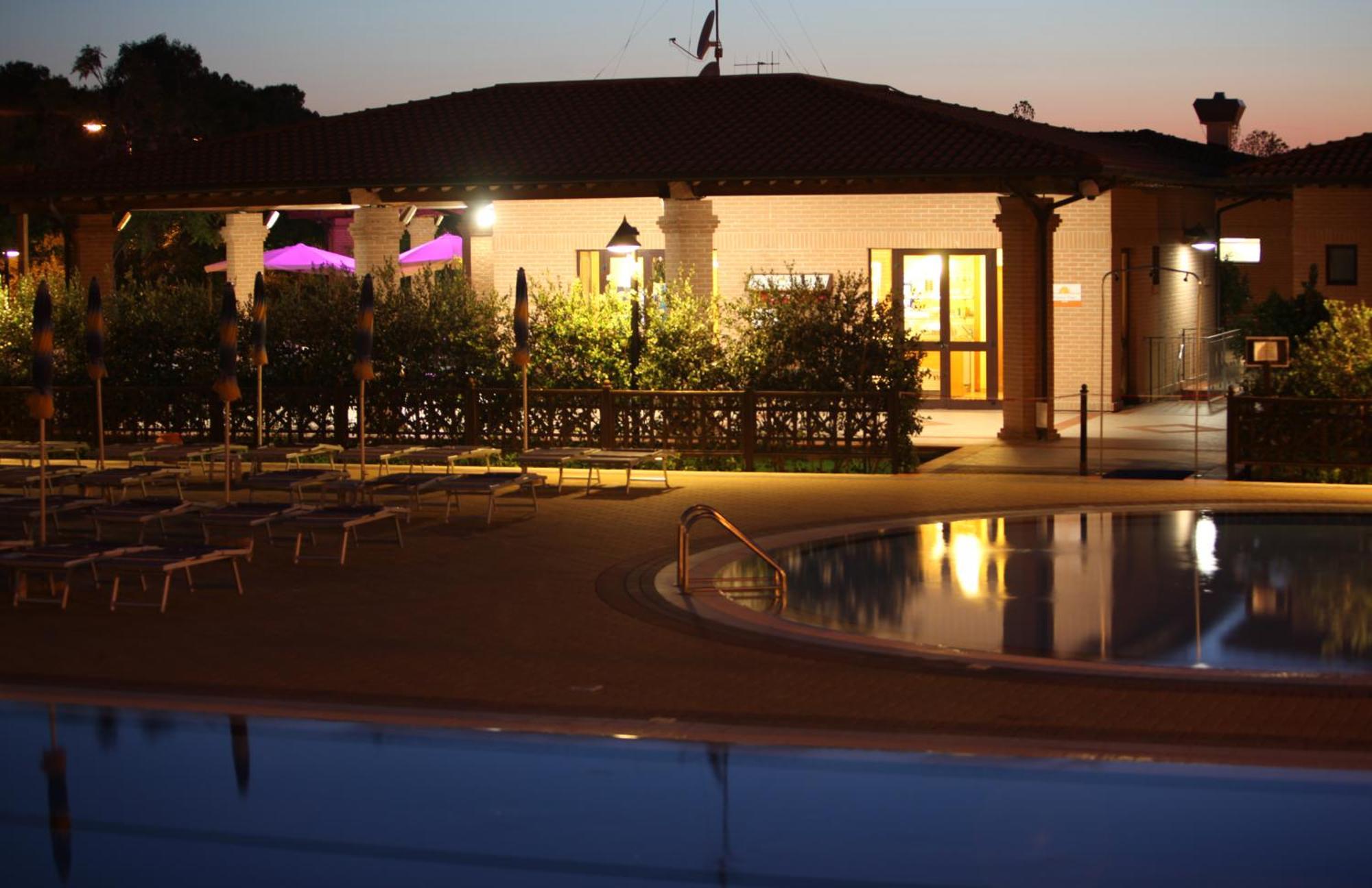 Villaggio Il Girasole Фоллоніка Екстер'єр фото