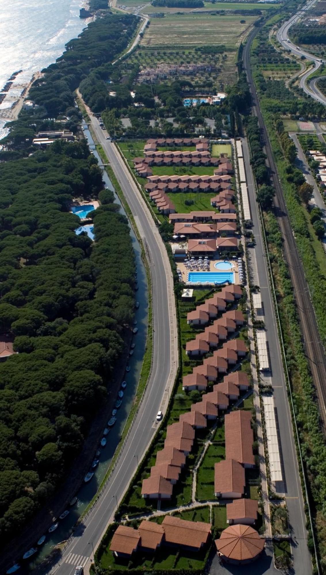 Villaggio Il Girasole Фоллоніка Екстер'єр фото