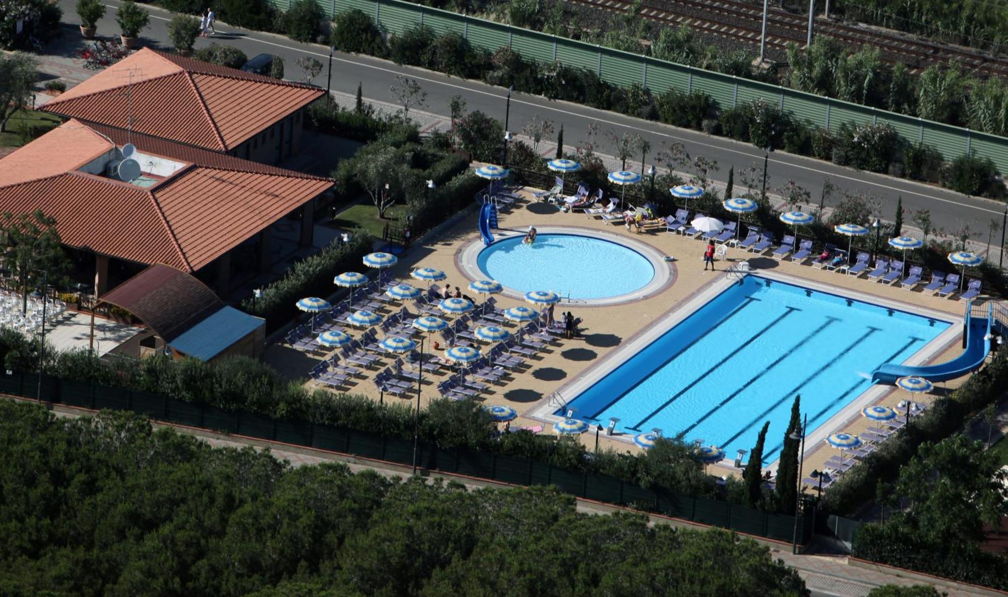 Villaggio Il Girasole Фоллоніка Екстер'єр фото