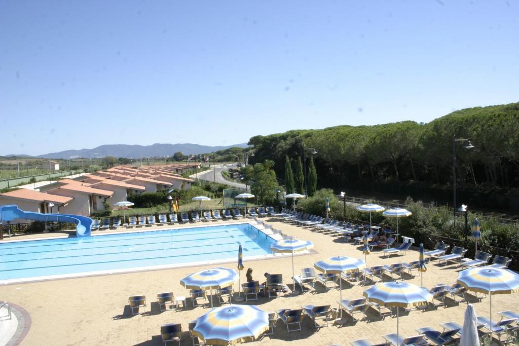 Villaggio Il Girasole Фоллоніка Екстер'єр фото